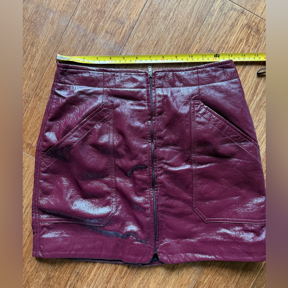Oxblood PU leather like zipper mini skirt - Picture 5 of 6